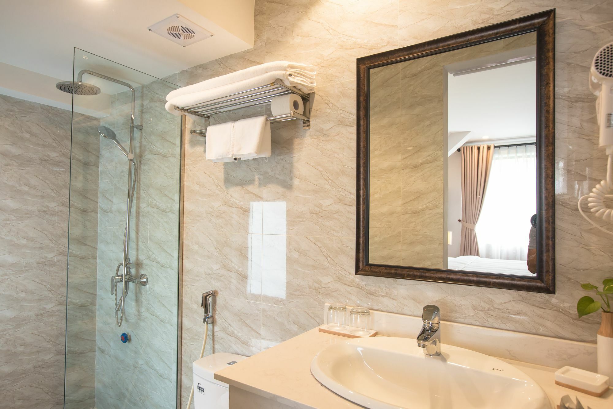 Dinh Elegant Hanoi Hotel Bagian luar foto