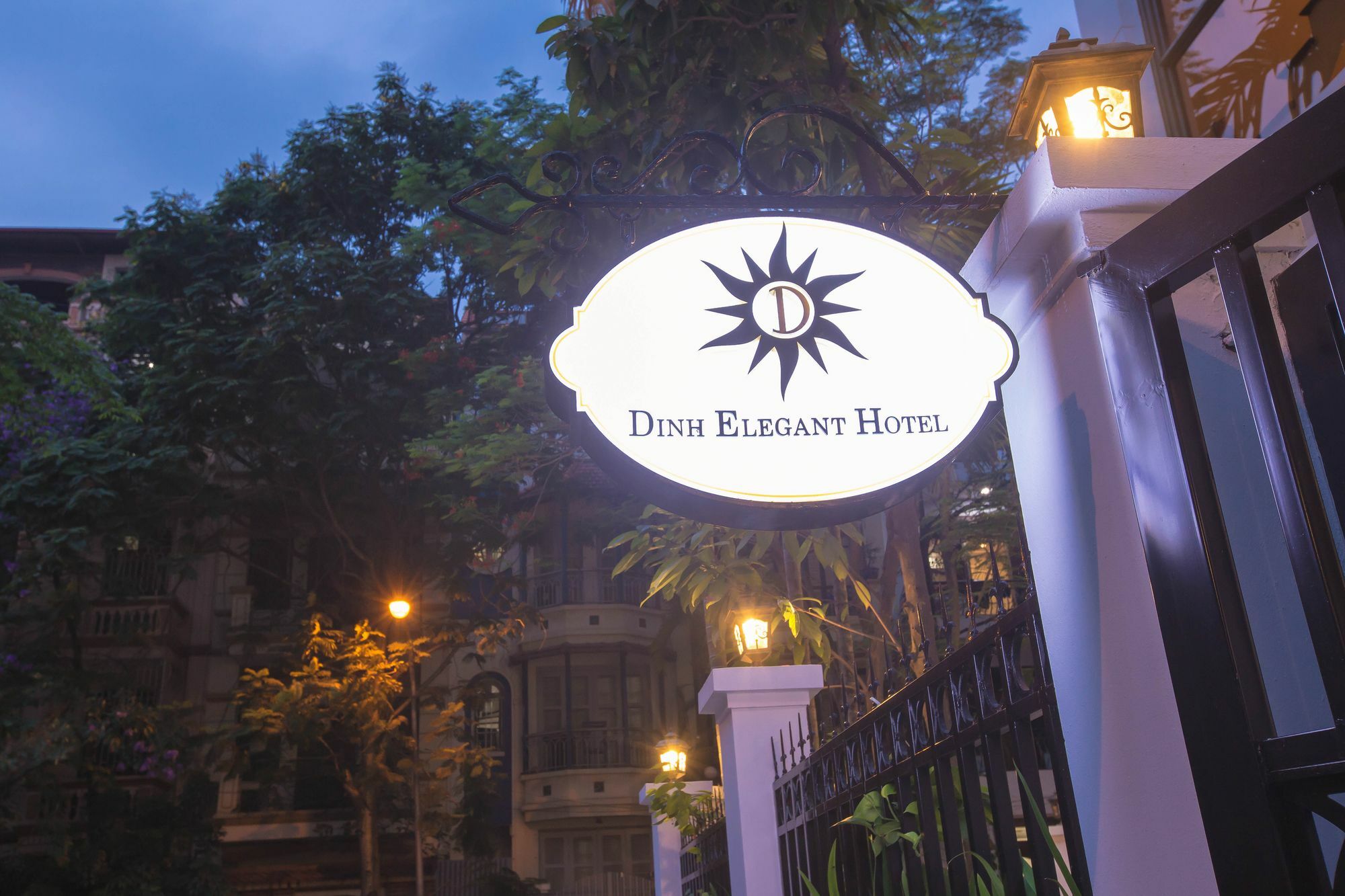 Dinh Elegant Hanoi Hotel Bagian luar foto