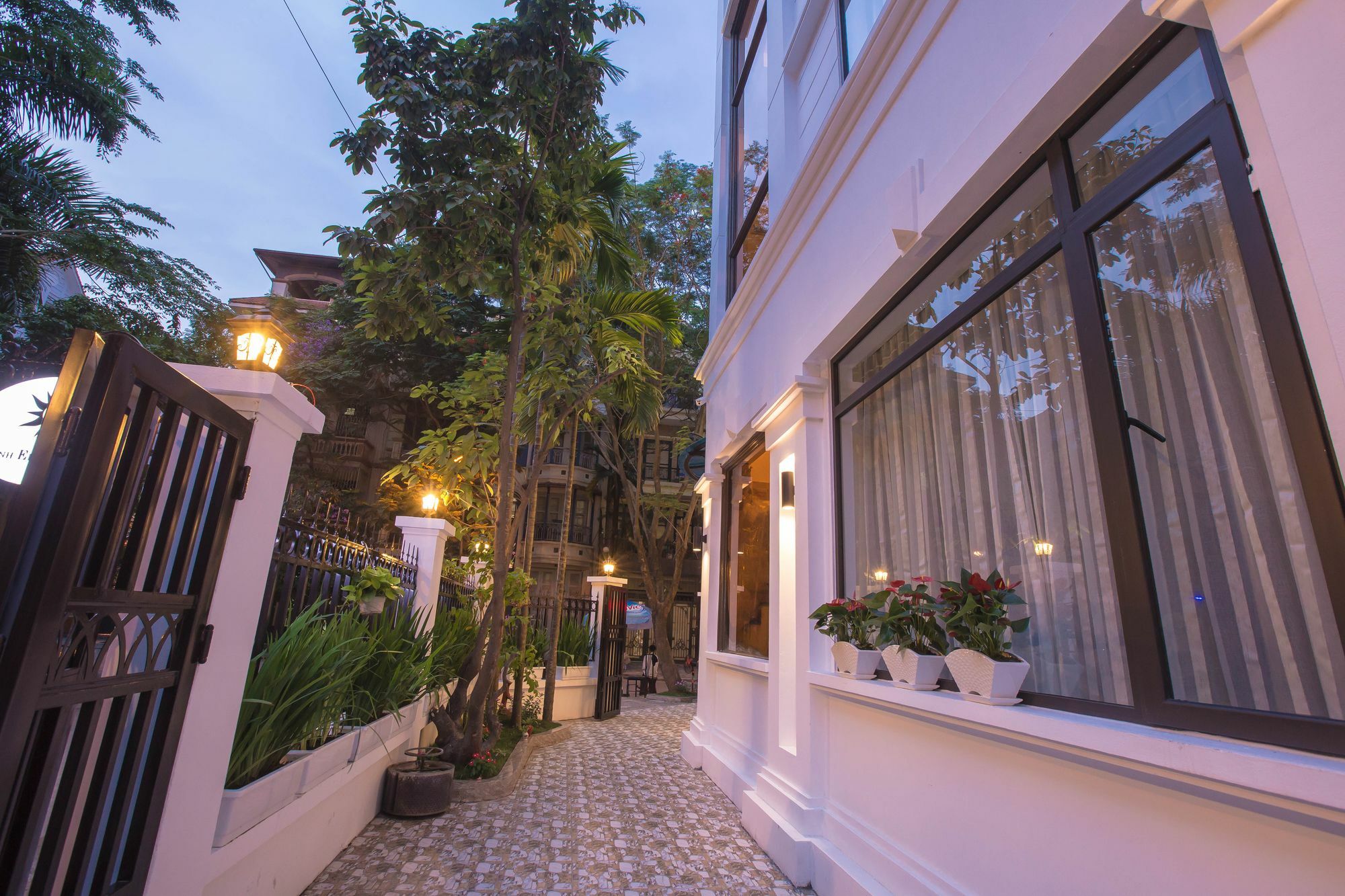 Dinh Elegant Hanoi Hotel Bagian luar foto