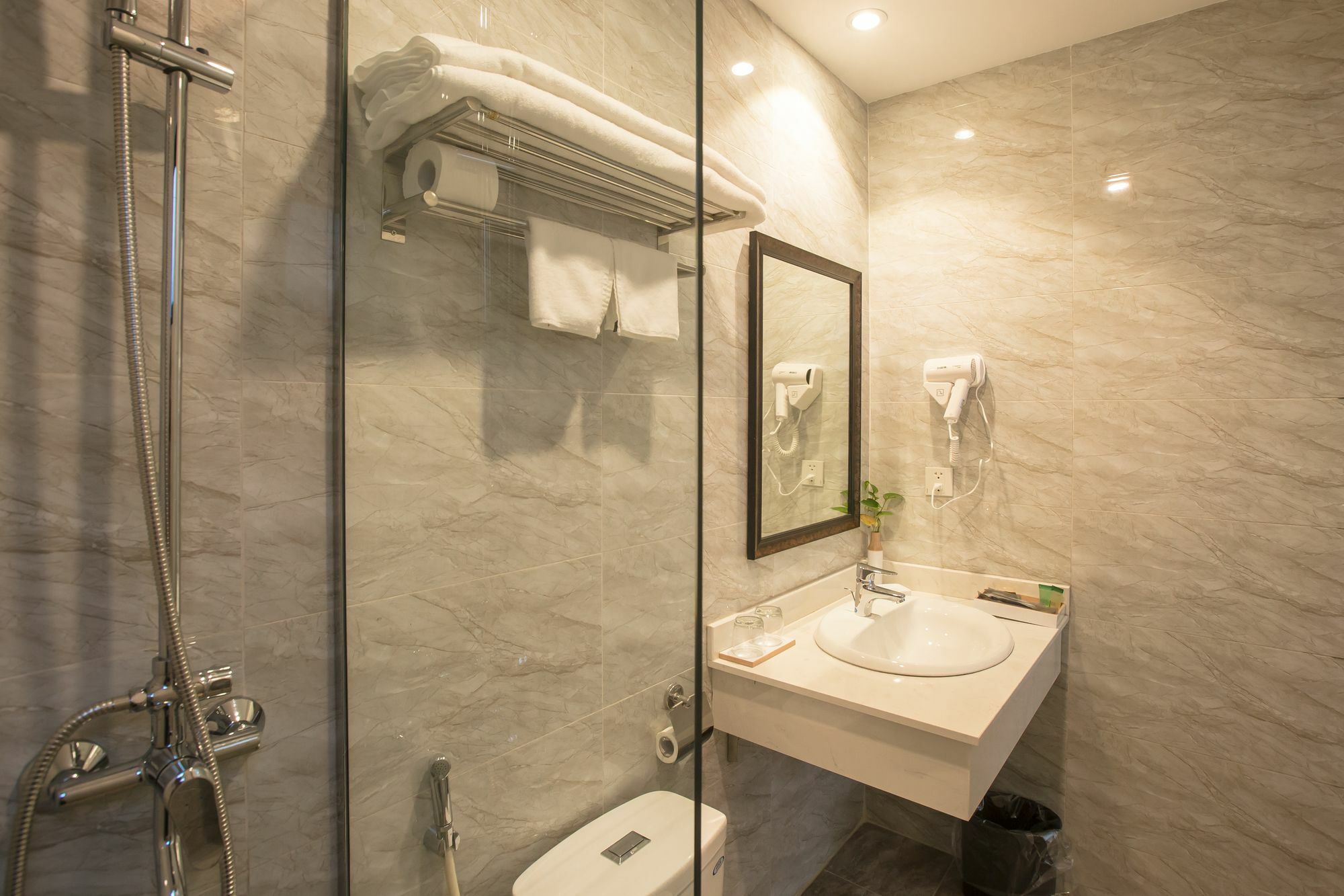 Dinh Elegant Hanoi Hotel Bagian luar foto
