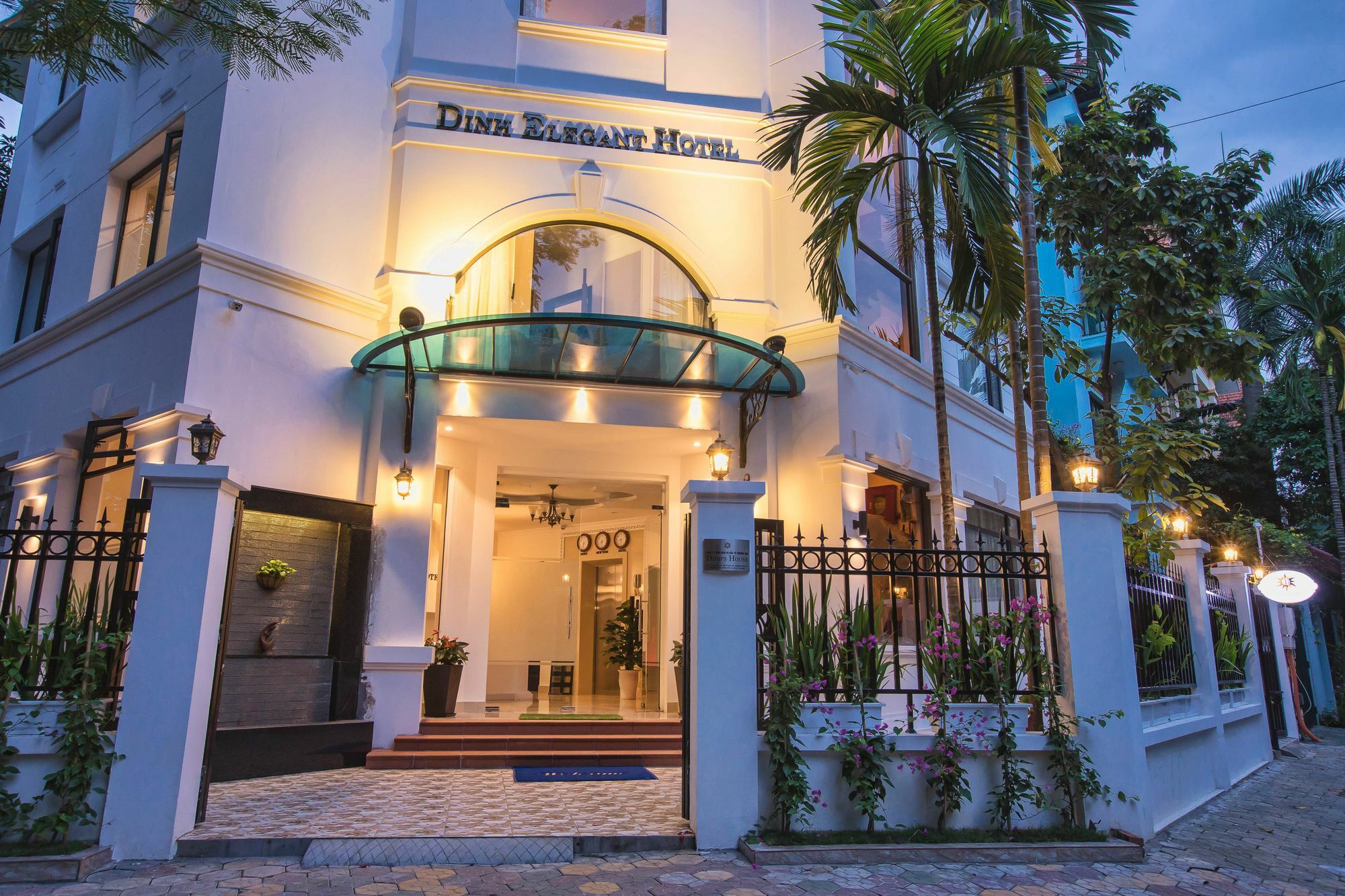 Dinh Elegant Hanoi Hotel Bagian luar foto